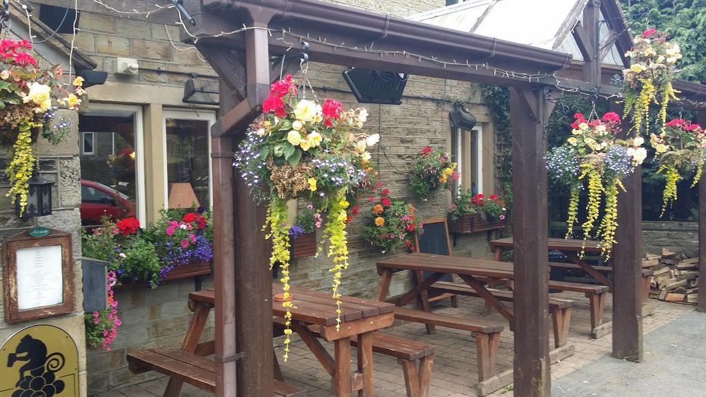 Hotel The Rose And Crown Huddersfield Exterior foto